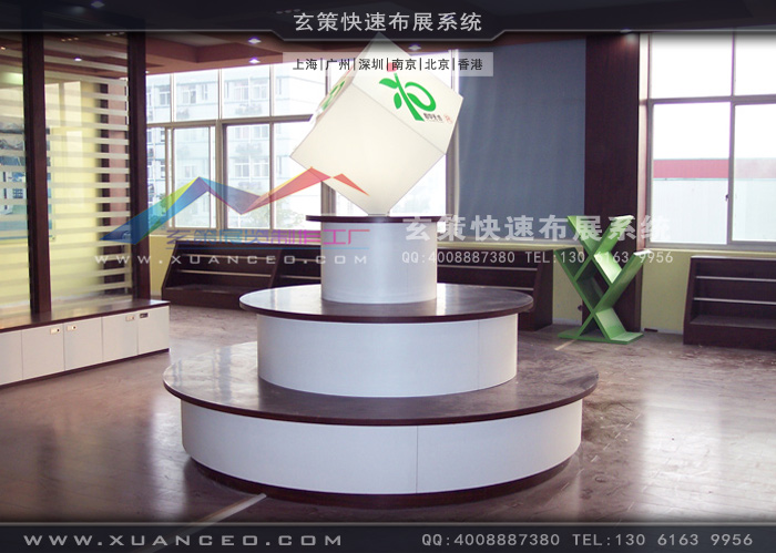 和中合纖展廳logo展示櫃